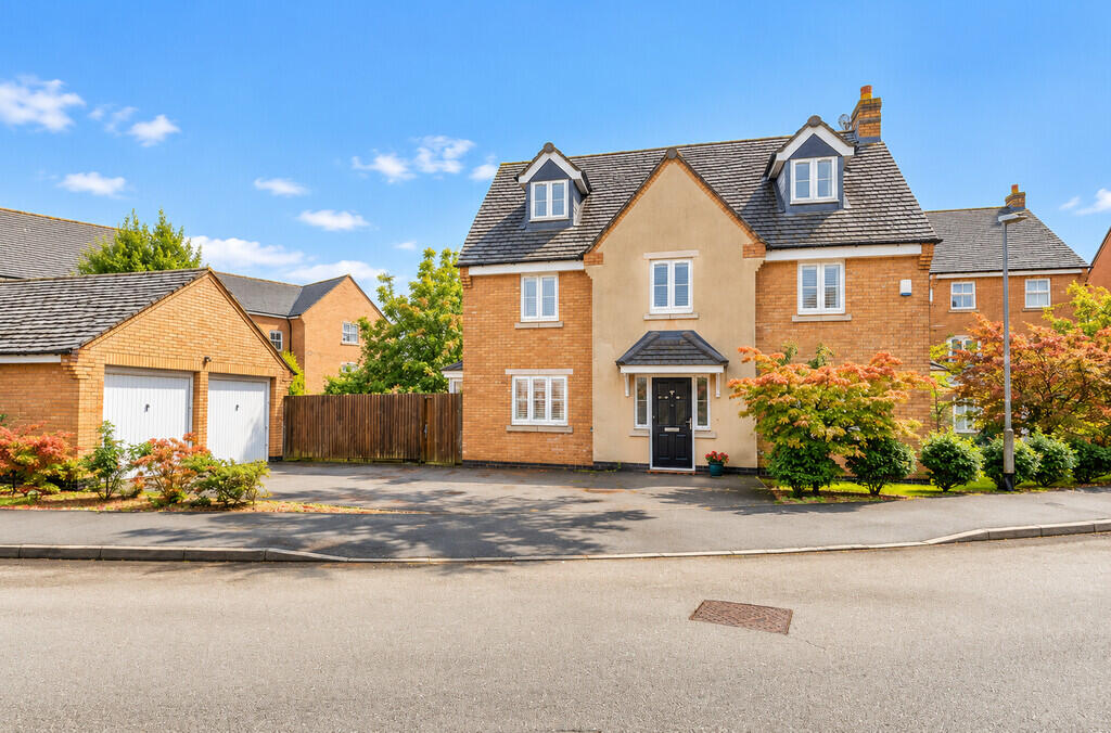 5-bed detached on Crackthorne Drive, Rugby, £465,000