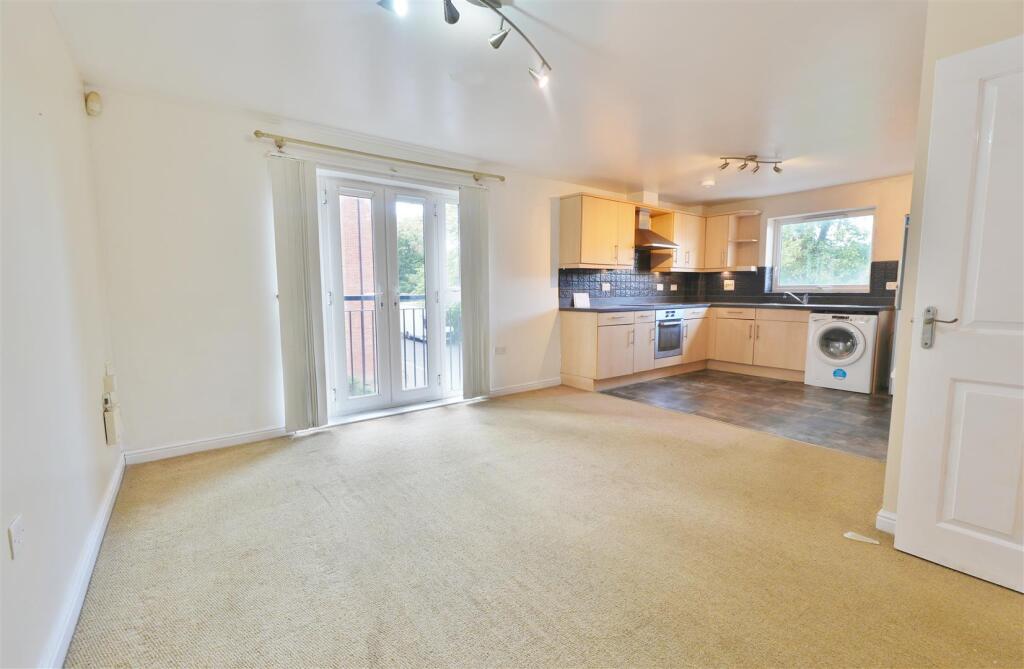 Apartment in Slough - View 3