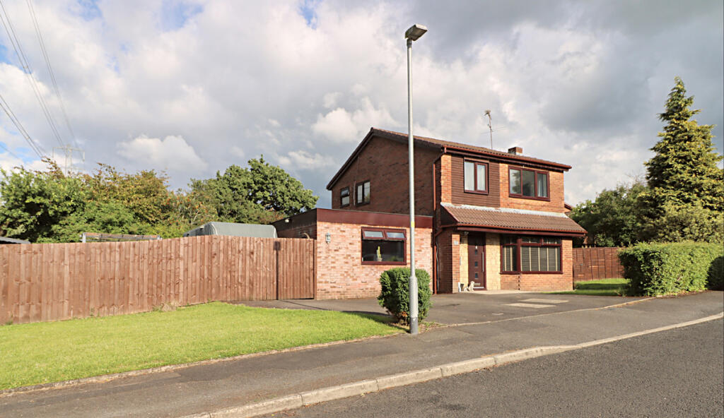4-bed detached on Carr Meadow, Preston, PR5, £265,000
