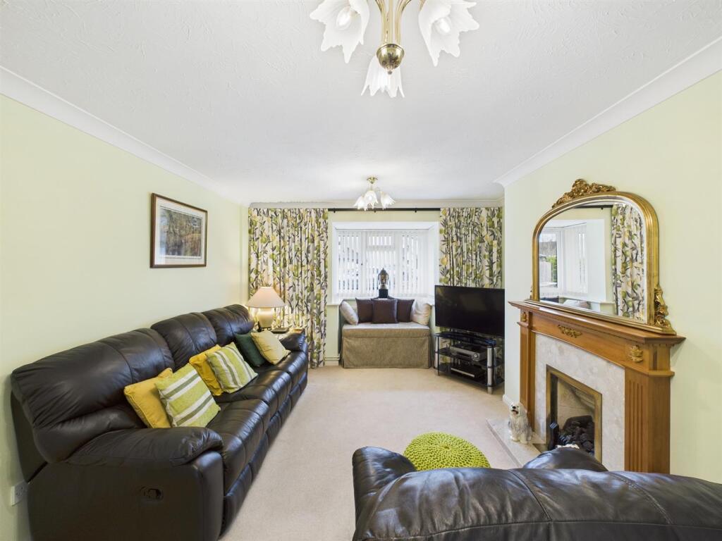 Godwins Close, Atworth, Melksham photo 3