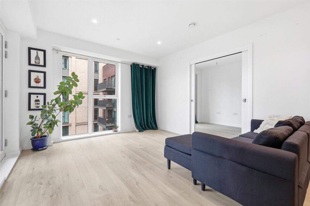 Main image of property: Silvertown Way, London, E16