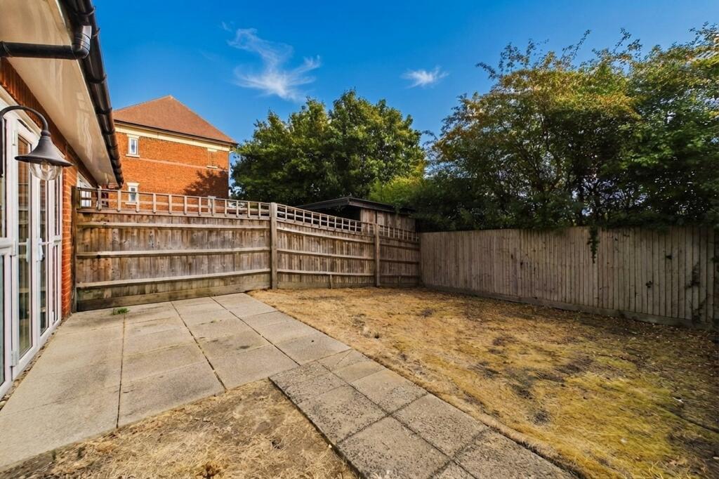 House in Binfield, Temple Park - More