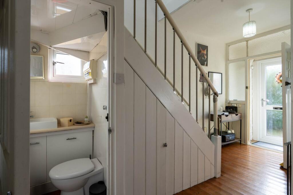 House in Kingston upon Thames - More