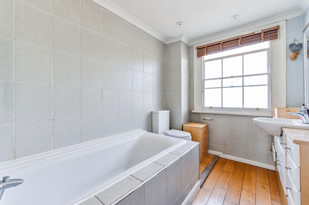 Apartment in London - View 5