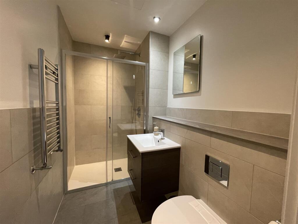 Apartment in Southall - More