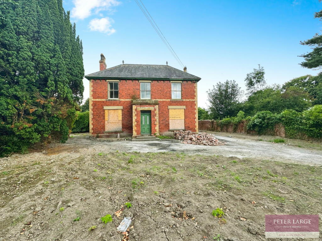 5-bed detached on The Roe, St. Asaph, LL17 0LY, £349,950