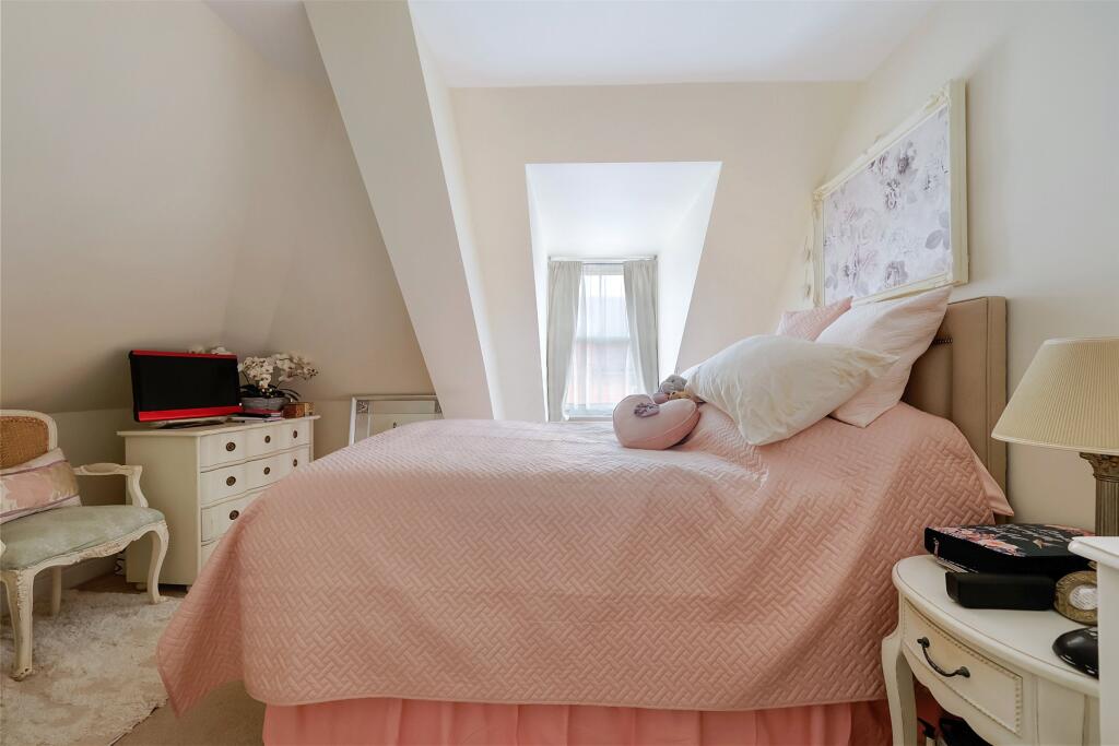 Apartment in Redhill - View 5