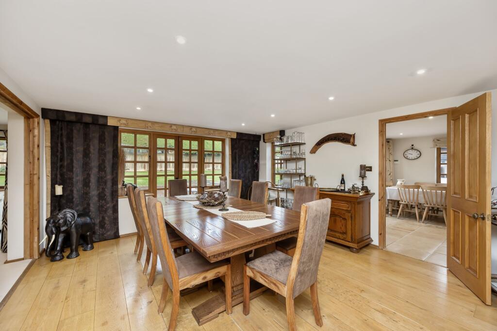 House in Horsham, Highwood - More