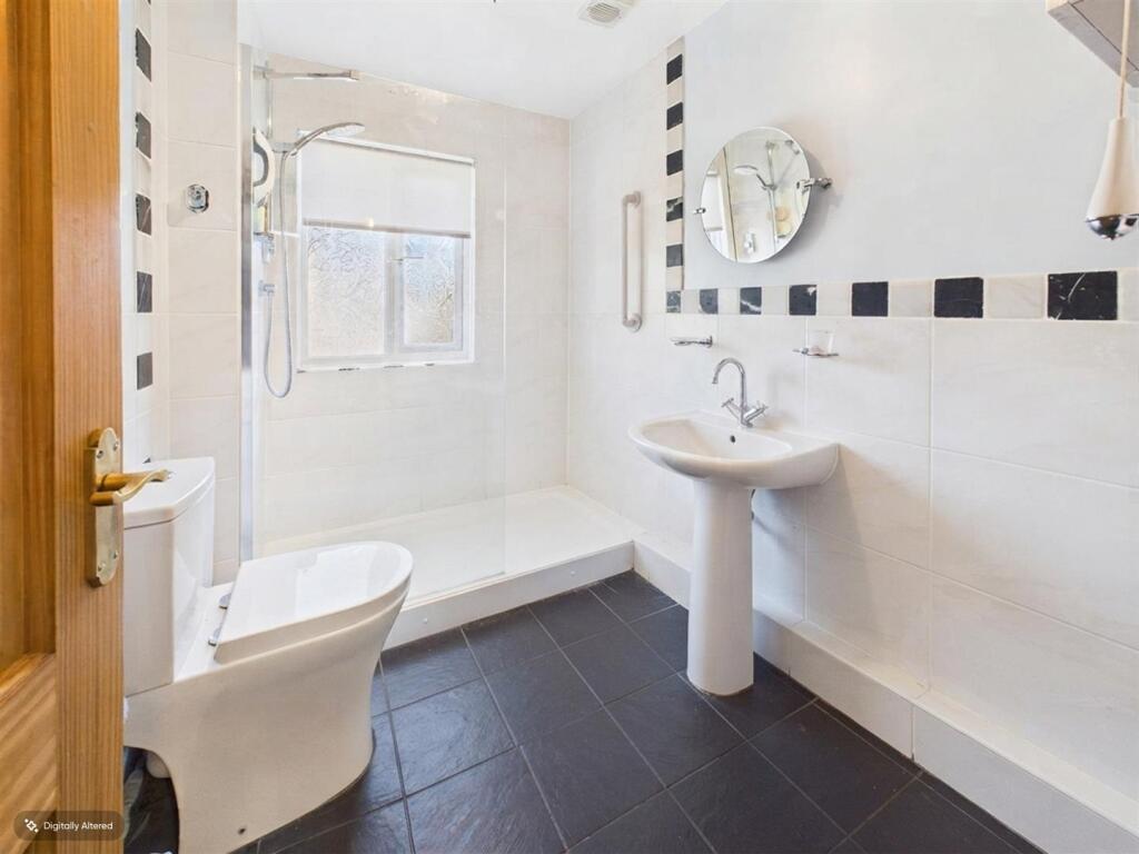 House in Crawley, Ifield West - View 5