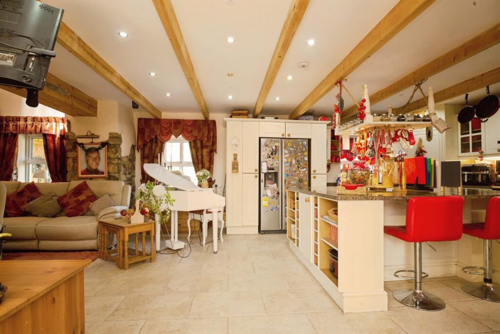 Green Dragon Cottage, Llancadle - View 3