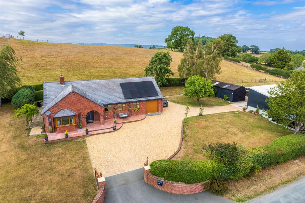 Main image of property: Deythueur, Llansantffraid