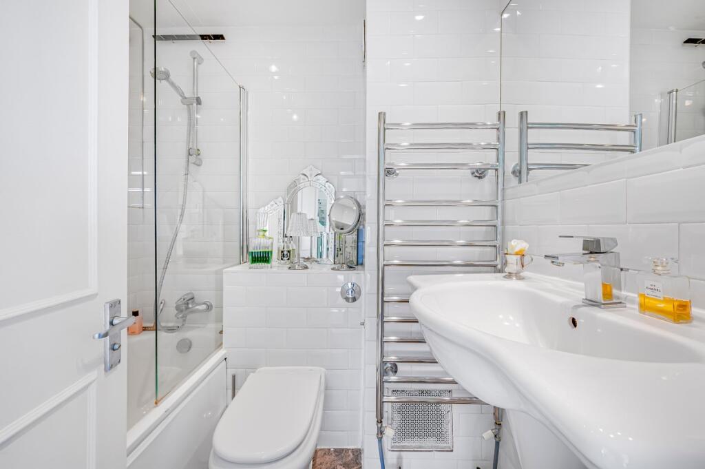 Apartment in London - View 5