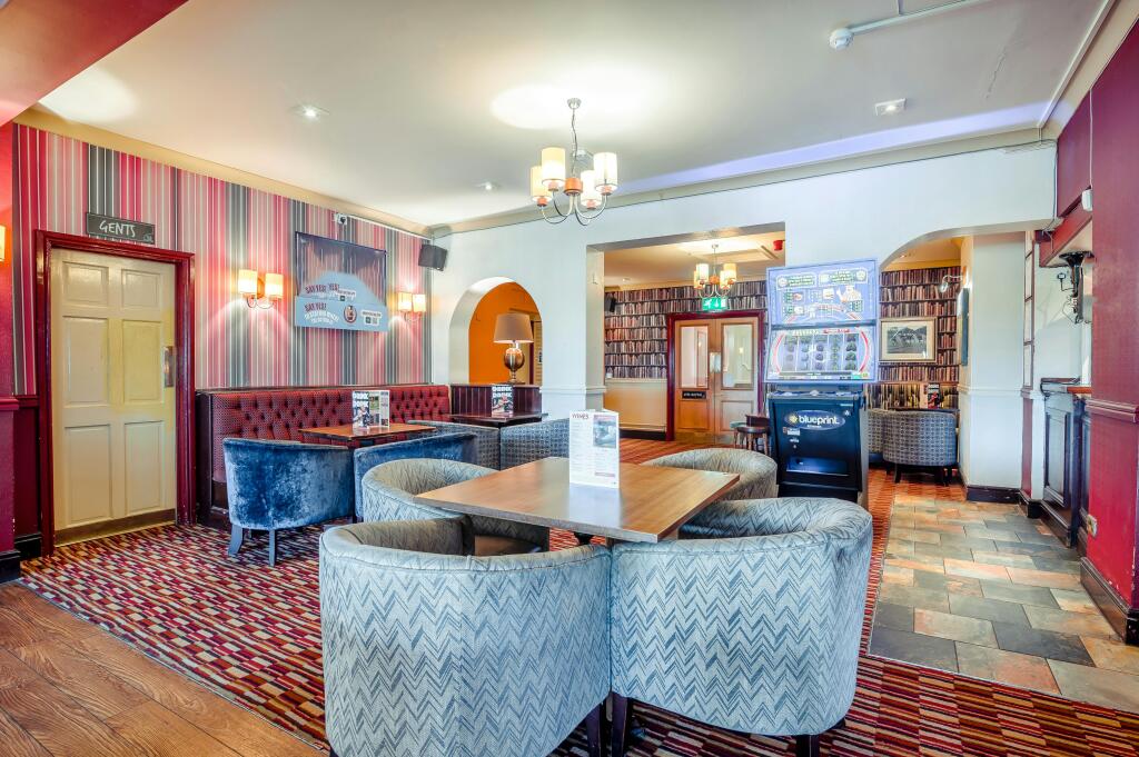 8690261_interior15.jpg