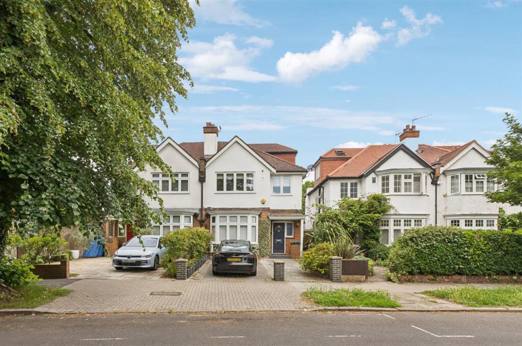 Main image of property: Park Road, Chiswick, W4