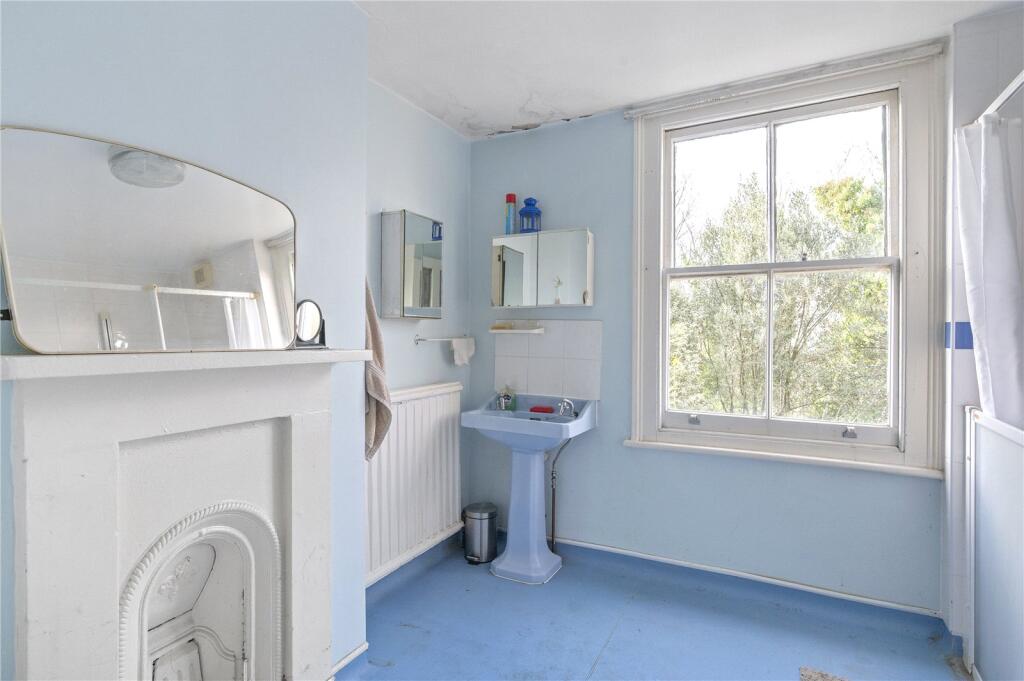 House in London - View 5