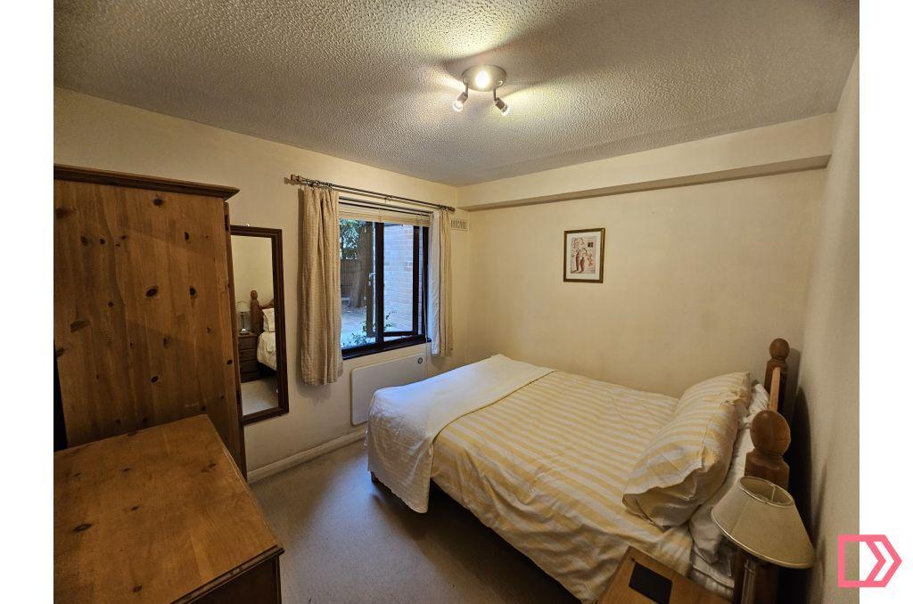 Apartment in Watford - View 5