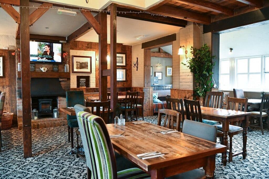 WEB indoor-pub-seating-area.jpg