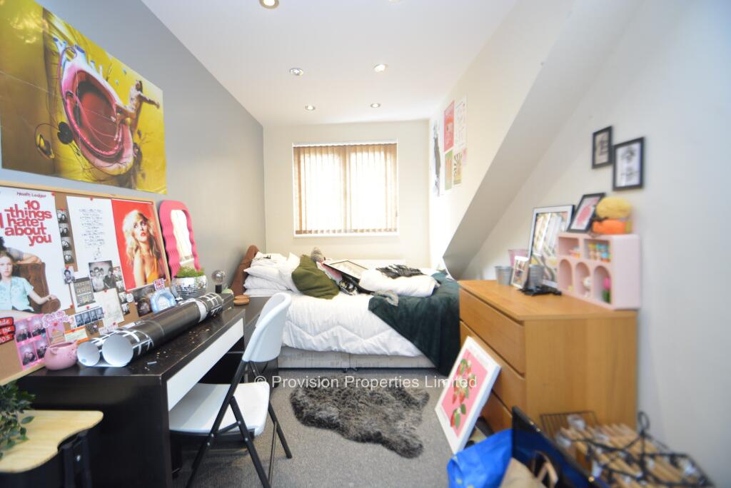 6 bedroom terraced house for rent