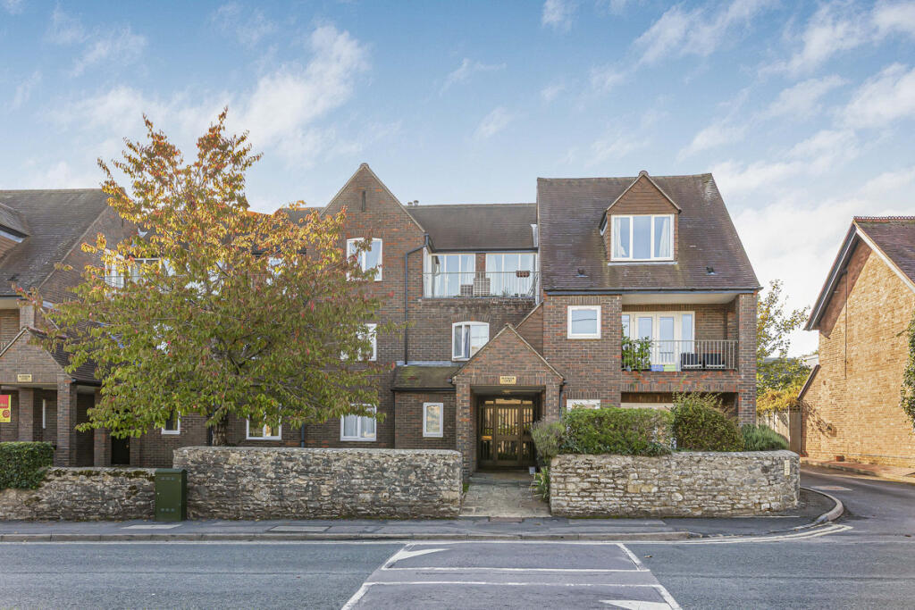 2-bed flat on Hensington Road, Woodstock, OX20, £300,000
