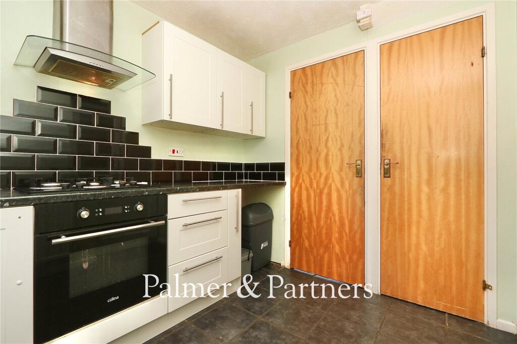 House in Ipswich, Pinebrook, Pinewood - View 5