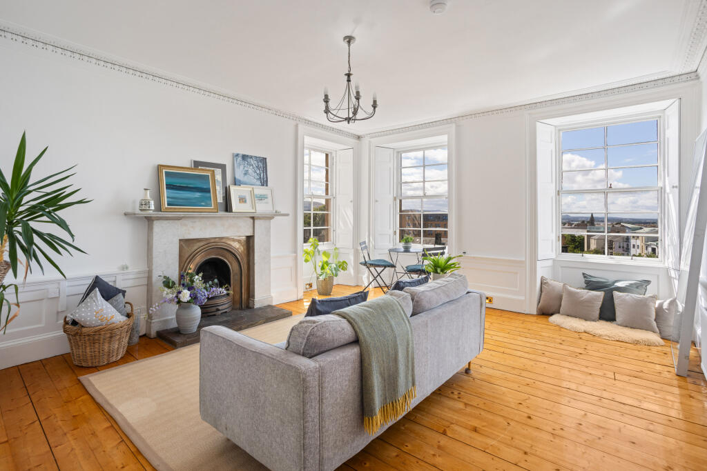 Apartment in Edinburgh, Tollcross - View 3