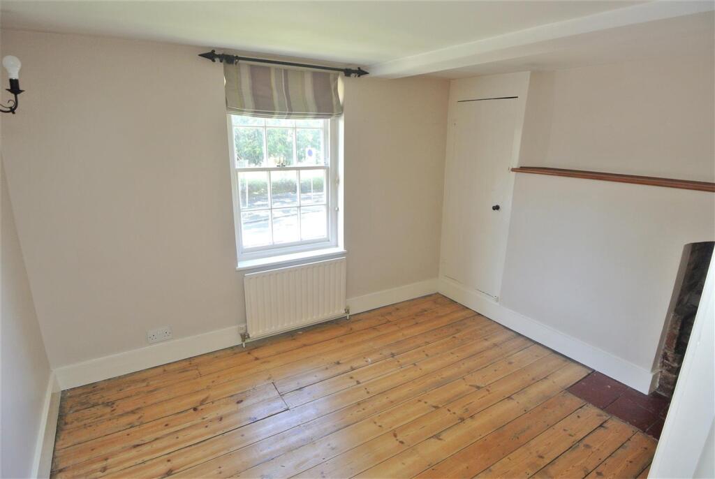 House in Kingston upon Thames - More