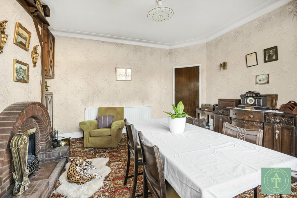 Ridge Avenue, Winchmore Hill, London, N21 photo 3
