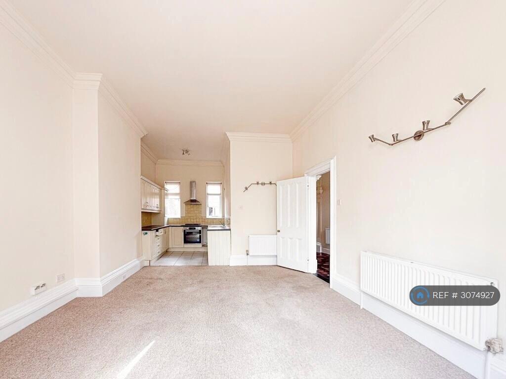 Apartment in Northampton, West Northamptonshire - View 5
