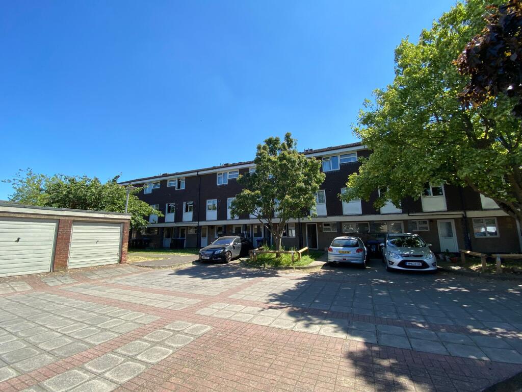 Main image of property: Wood Common, Hatfield, AL10