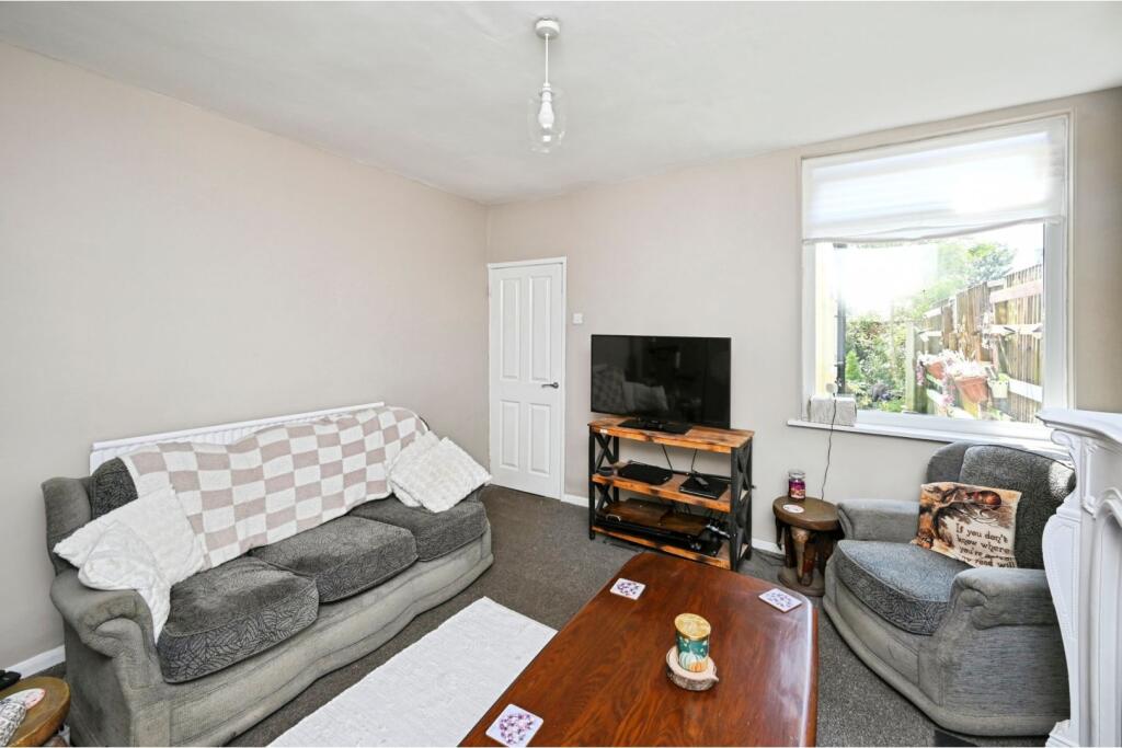 George Street, Mansfield, NG19 - More