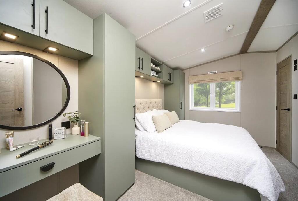 Two Bed Love Hamlet (42x14), Green Meadows Country Park, Blackford, Cumbria, CA6 4EA photo 5