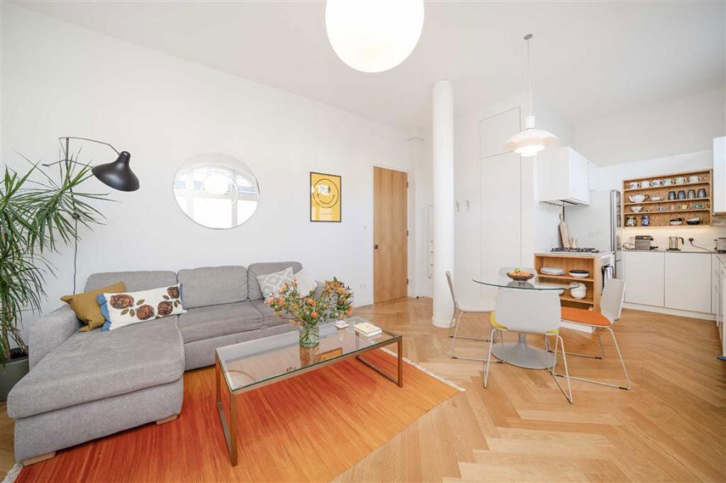 Apartment in London - View 2
