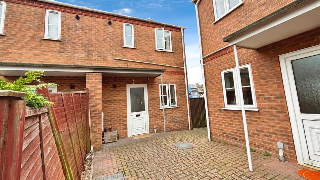 2-bed terraced on Viking Court, Bracebridge Heath, LN4, £160,000