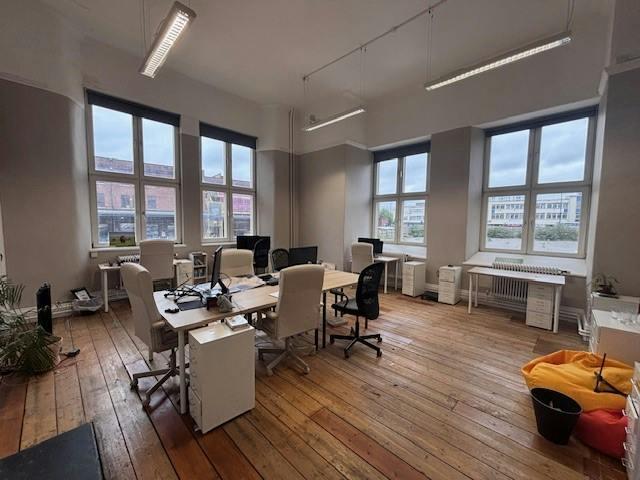 photo 2 G7 office.jpg
