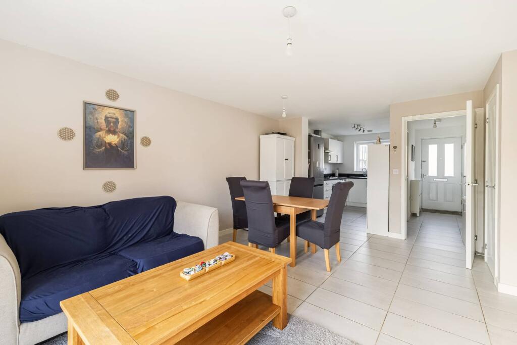 Carnelian Avenue, Wellingborough, Northamptonshire, NN8 6DL - View 3