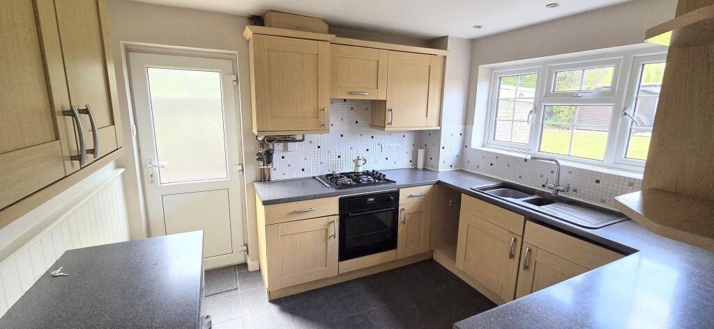 Meadow Drive, Lindfield, RH16 photo 4