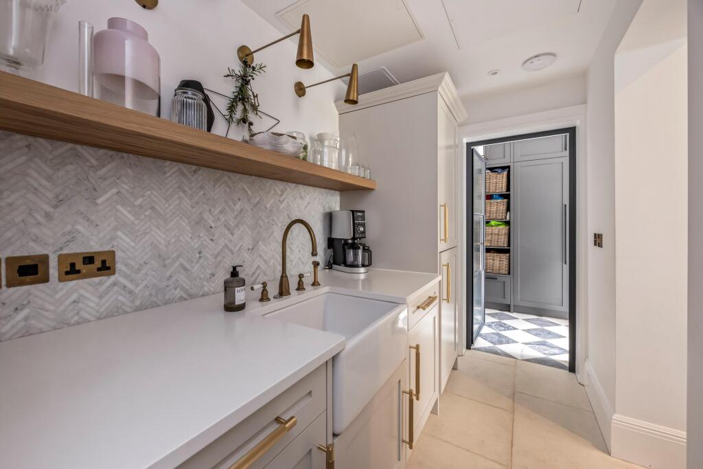 House in Kingston upon Thames - View 4