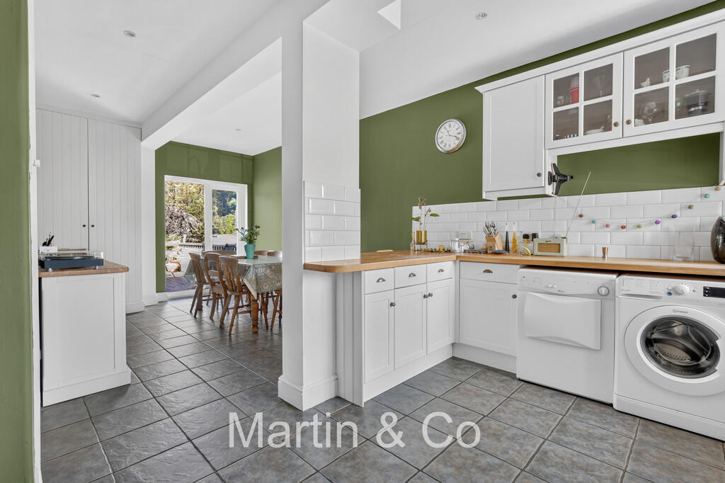 Birdhurst Avenue , South Croydon  photo 2