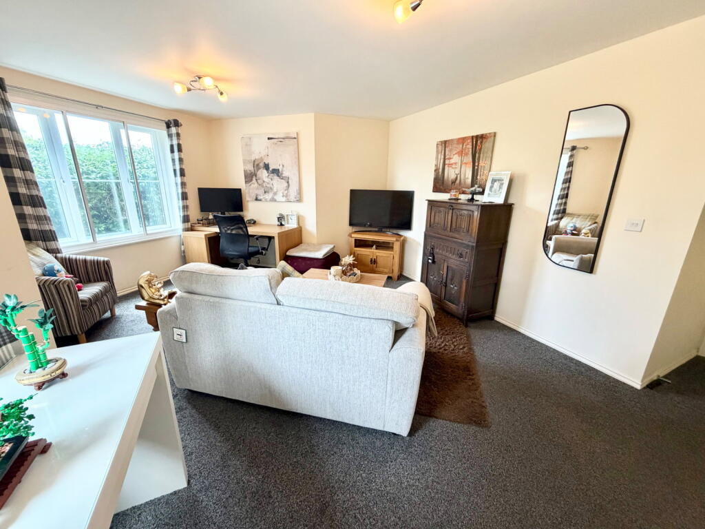 Apartment in Dudley, West Midlands - View 3