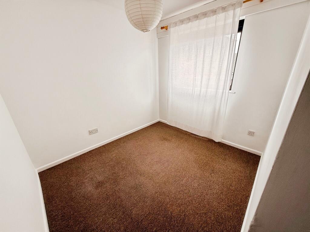 Apartment in Yeovil, Somerset - View 5