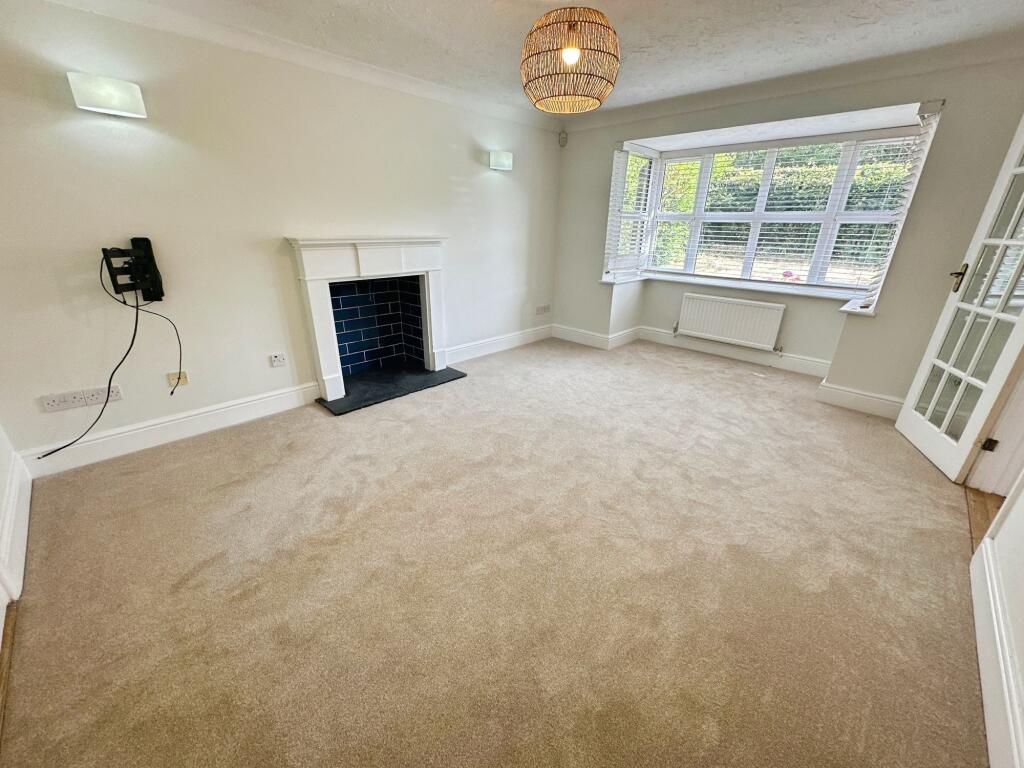 Ashworth Avenue, Burton-On-Trent, DE15 photo 2