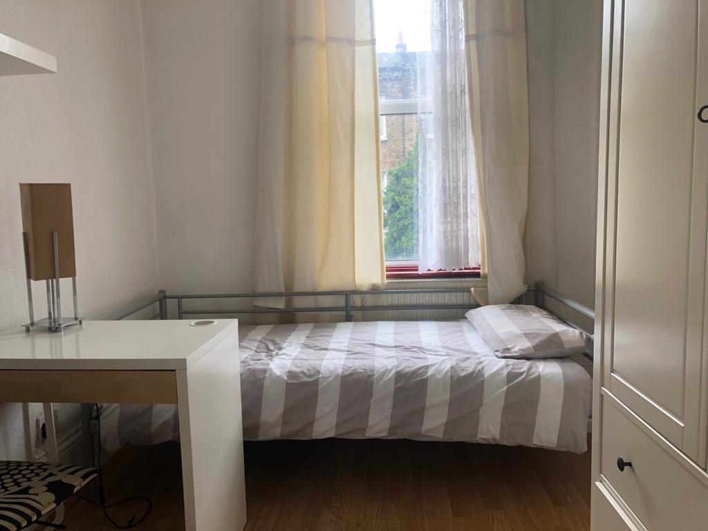 Main image of property: All Bills & WiFi Included Bedsit- Rock Street, N4
