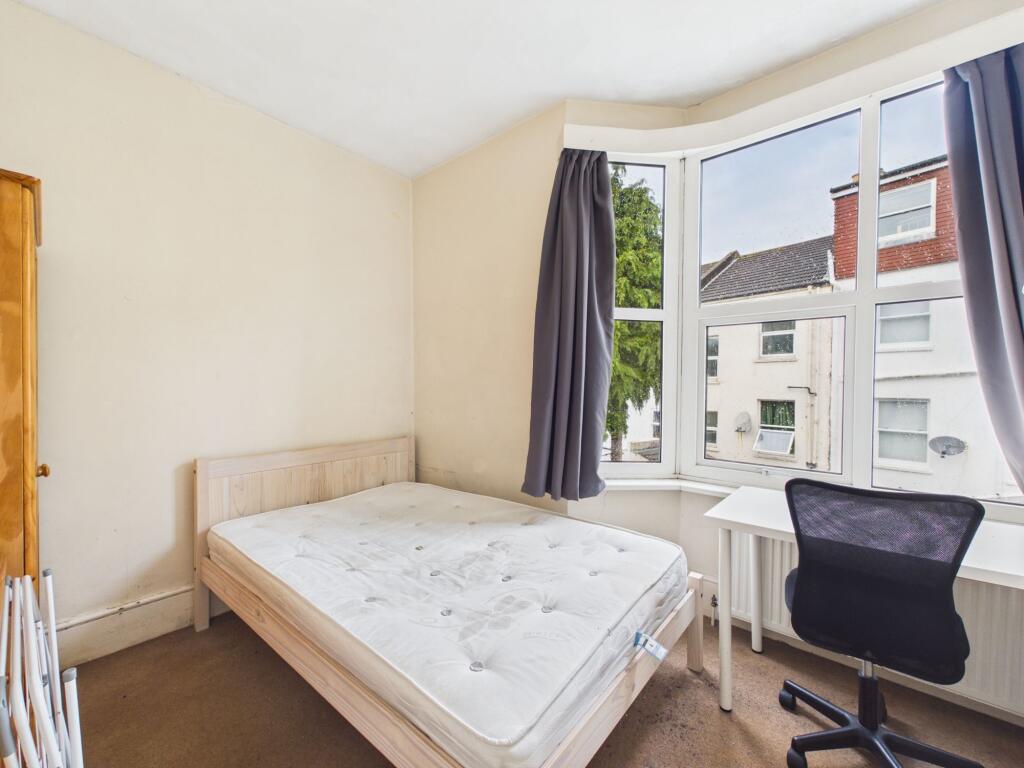 5 bedroom terraced house for rent