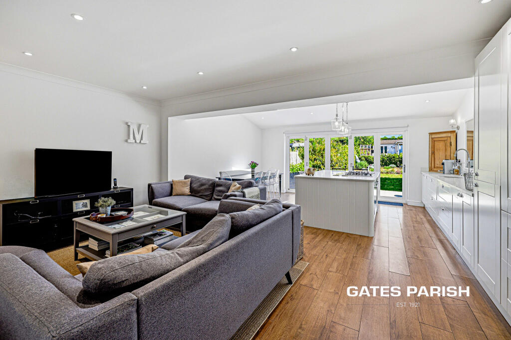 Huntsmans Drive, Upminster, RM14 photo 4