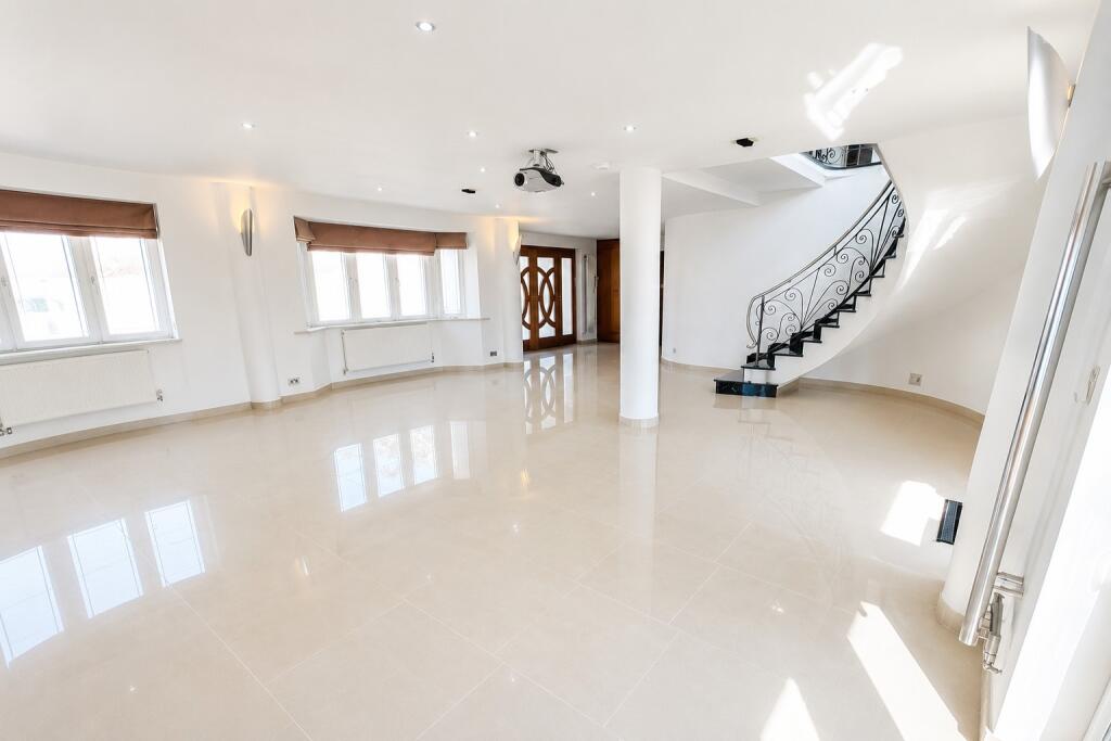 Main image of property: College Road, Hoddesdon