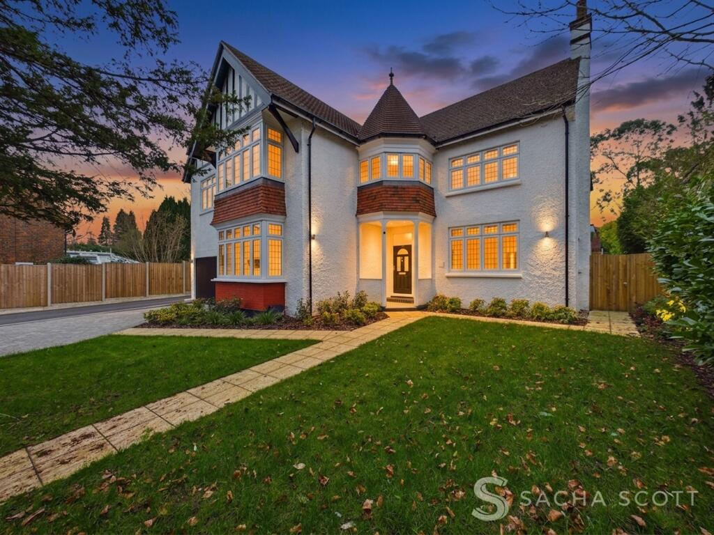 Cross Road, Tadworth, KT20. 4 bedroom detached house for sale