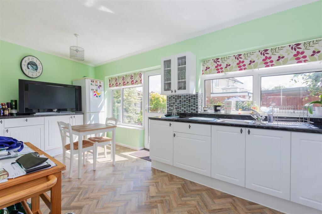 Cookham Road, Maidenhead - View 2