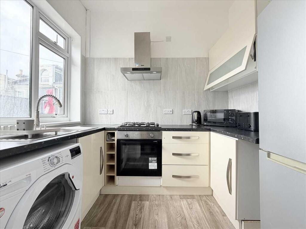 Apartment in Plymouth, Mutley - View 3