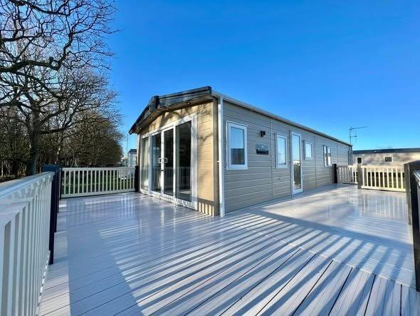3-bed caravan on Restitude , Yorkshire and the Humber, Southfield Lane, Tunstall, England, HU12 0JF, United Kingdom, £64,995