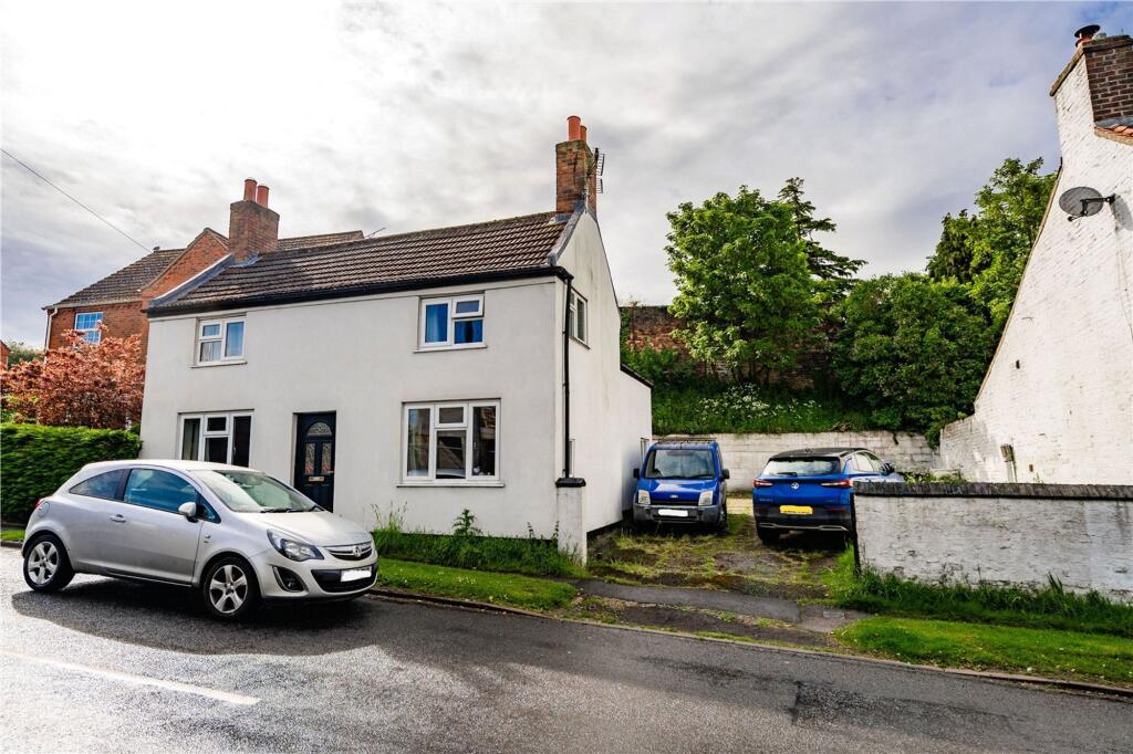 3-bed house on 16, Grimsby Road, Caistor, LN7, £225,000